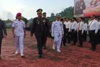 Kapolres Lingga bersama Pimpinan Forkopimda saat melakukan pengecekan personil | Foto : Zonamu/Wandi