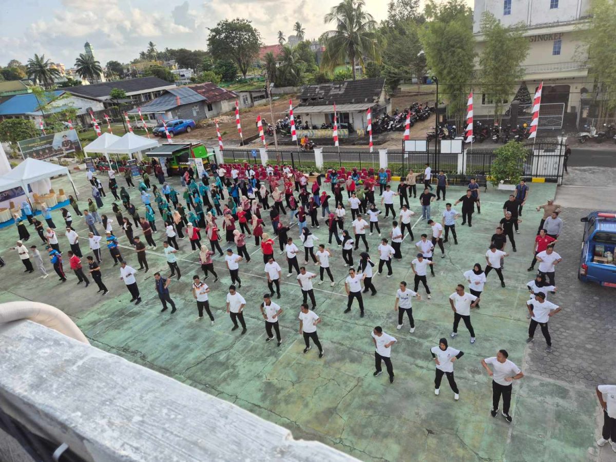 Kejari Lingga Gelar Senam Sehat, Fun Voli, Pengobatan Gratis dan Bazar UMKM | Foto : Zonamu/Wandi