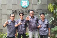 Empat Jurnalis Lingga Bawa Pataka, Resmikan DPC PJS Daerah | Foto : Zonamu/Ist