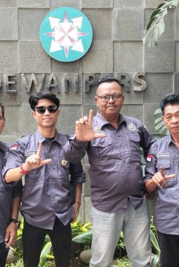 Empat Jurnalis Lingga Bawa Pataka, Resmikan DPC PJS Daerah