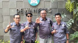 Empat Jurnalis Lingga Bawa Pataka, Resmikan DPC PJS Daerah | Foto : Zonamu/Ist