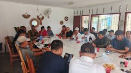 Aliansi Masyarakat Lingga saat melakukan pertemuan dengan tokoh masyarakat bahas PT TAI | Foto : Zonamu/Wandi