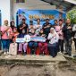PT Timah Tbk dan Polres Karimun menyerahkan bantuan renovasi rumah layak huni kepada Irwan (56), nelayan asal Kundur Barat yang rumahnya sempat runtuh selama dua tahun | Foto: Zonamu/Humas PT Timah