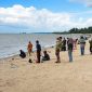 Ratusan peserta antusias mengikuti Lomba Memancing Silaturahmi Berkah di bibir Pantai Batu Besar, Kundur Barat, Kabupaten Karimun. Gelaran yang didukung oleh PT Timah Tbk ini berhasil menyedot 280 peserta sekaligus mempromosikan potensi wisata pesisir lokal | Foto: Zonamu/Humas PT Timah