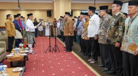 Wagub Kepri saat melantik dewan Hakim MTQH Kepri | Foto : Zonamu/Ist