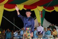 Walikota Batam Amsakar Ahmad saat melambaikan tangan kepada kafilah | Foto :Zonamu/Ist