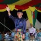 Walikota Batam Amsakar Ahmad saat melambaikan tangan kepada kafilah | Foto :Zonamu/Ist
