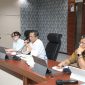 Amsakar Ahmad bersama Li Claudia saat pimpin rapat bersama OPD | Foto : Zonamu/Ski