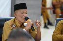 Sekda Lingga Armia saat pimpin rapat | Foto : Zonamu/Ist