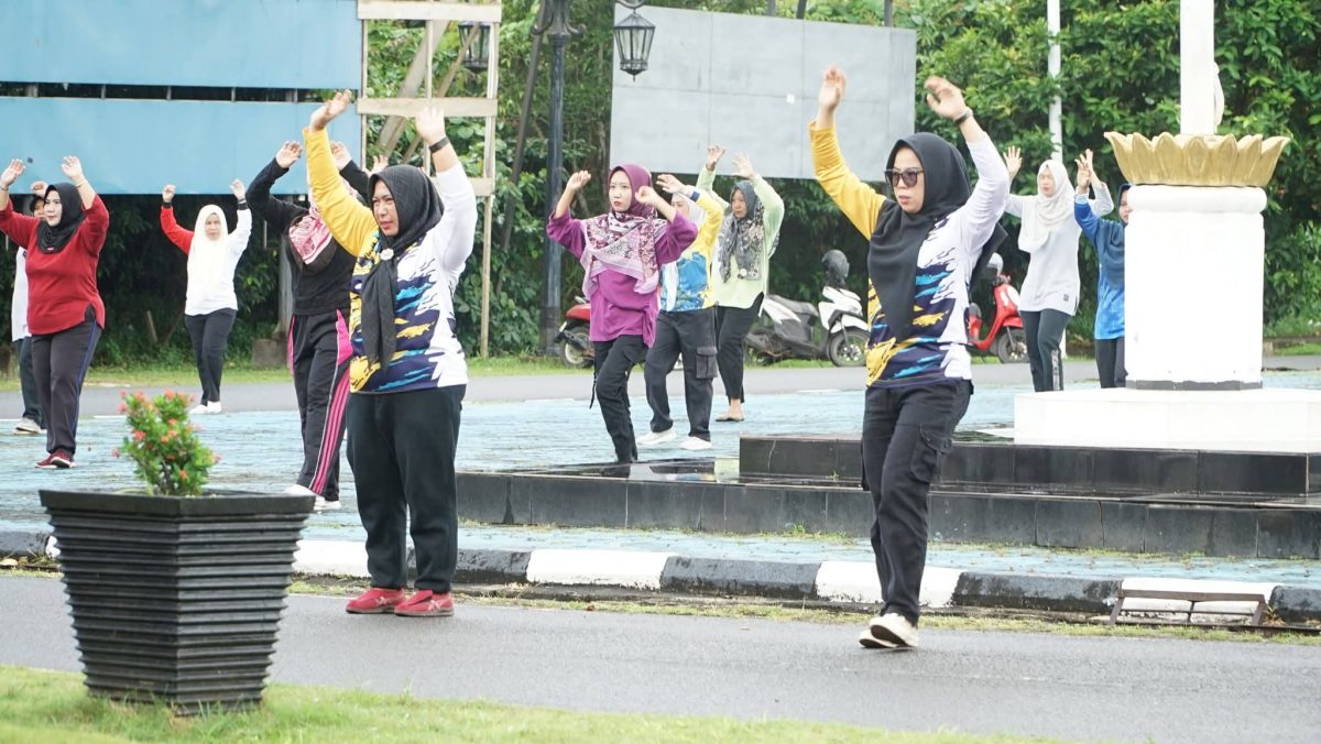 Senam Sehat bersama Bupati Lingga | Foto : Zonamu/Ririn