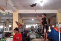 Disperindagkop Lingga Gandeng Pedagang Bersihkan Pasar Sayur Dabo | Foto : Zonamu/Ist