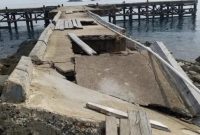 Potrer kondisi pelabuhan di pulau pekajanh yang rusak | Foto : Zonamu/Ist