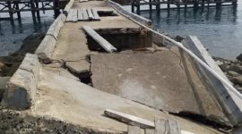 Potrer kondisi pelabuhan di pulau pekajanh yang rusak | Foto : Zonamu/Ist