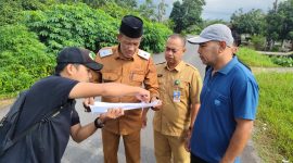 Sekda Lingga Tinjau Lokasi Pembangunan TK Negeri | Foto : Zonamu/Ist