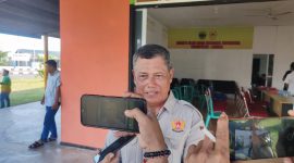 Ketum KONI Lingga Junaidi Adjam saat diwawancarai | Foto : Zonamu/Imam
