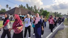 Pegawai Disperindagkop UKM Lingga saat jalan sehat bersama | Foto : Zonamu/Ist