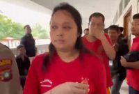 Terdakwa kasus penggelapan di Batam usai ikuti persidangan di PN Batam | Foto : Zonamu/Ist