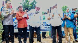 Gubernur Ansar saat melakukan peletakan batu pertama pembangunan dua SMK Negeri di Batam | Foto : Zonamu/Diskominfo Kepri