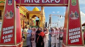 Ketua PKK Kepri Buka Bazar MTQ | Foto : Zonamu/Ist