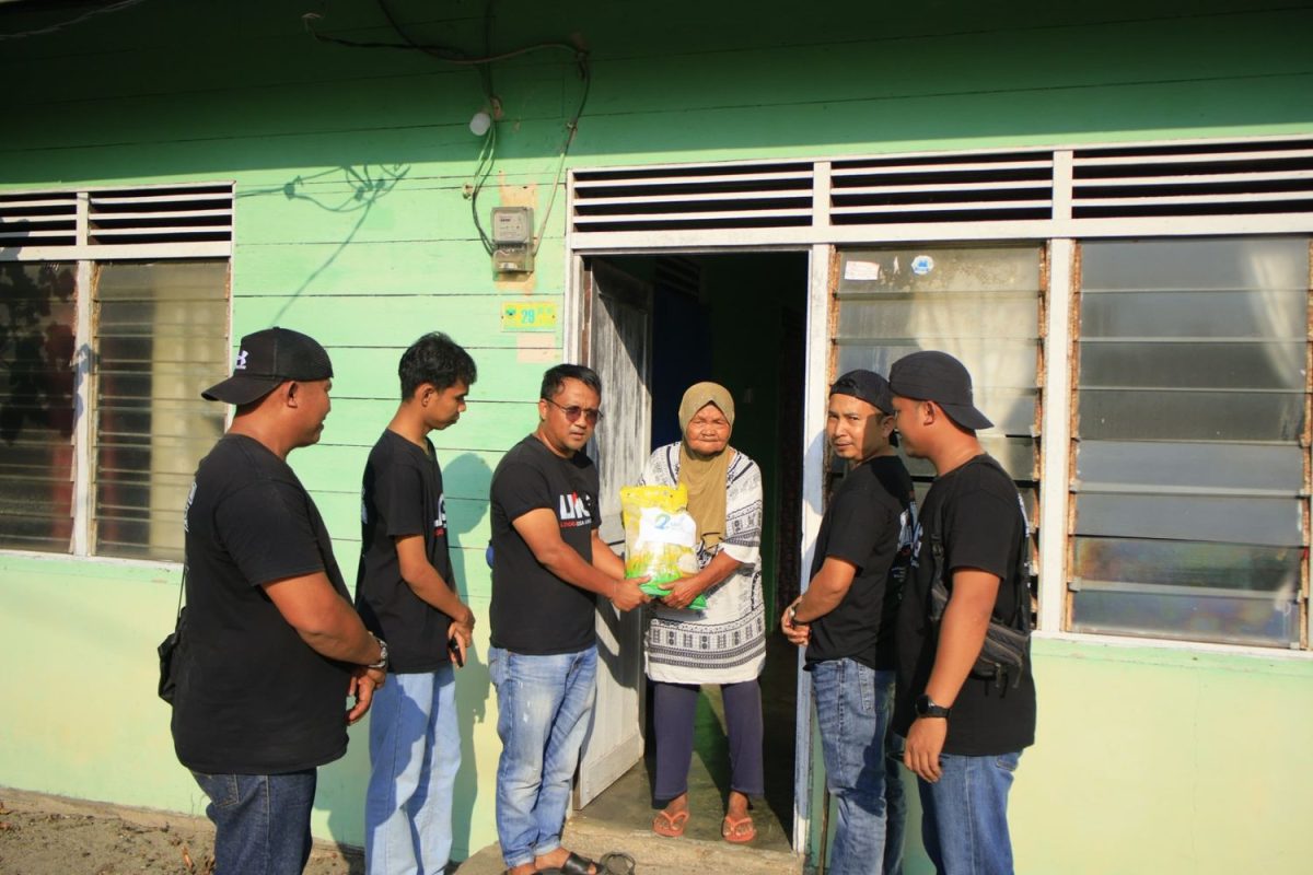 Dua Tahun LMG, Puluhan Paket Beras Disalurkan | Foto : Zonamu/Dedy
