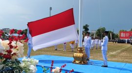 Tiga Pengibar bendera merah putih sukses menjalankan tugas | Foto : Zonamu/Wandi
