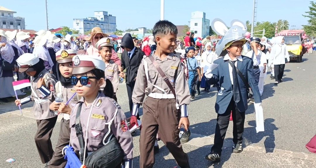 Karnaval Singkep Meriah, Kreativitas Pelajar Curi Perhatian | Foto : Zonamu/Wandi