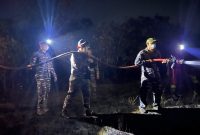 Tim Gabungan Padamkan Kebakaran Lahan 8 Hektare di Tanjung Irat | Foto : Zonamu/Ist