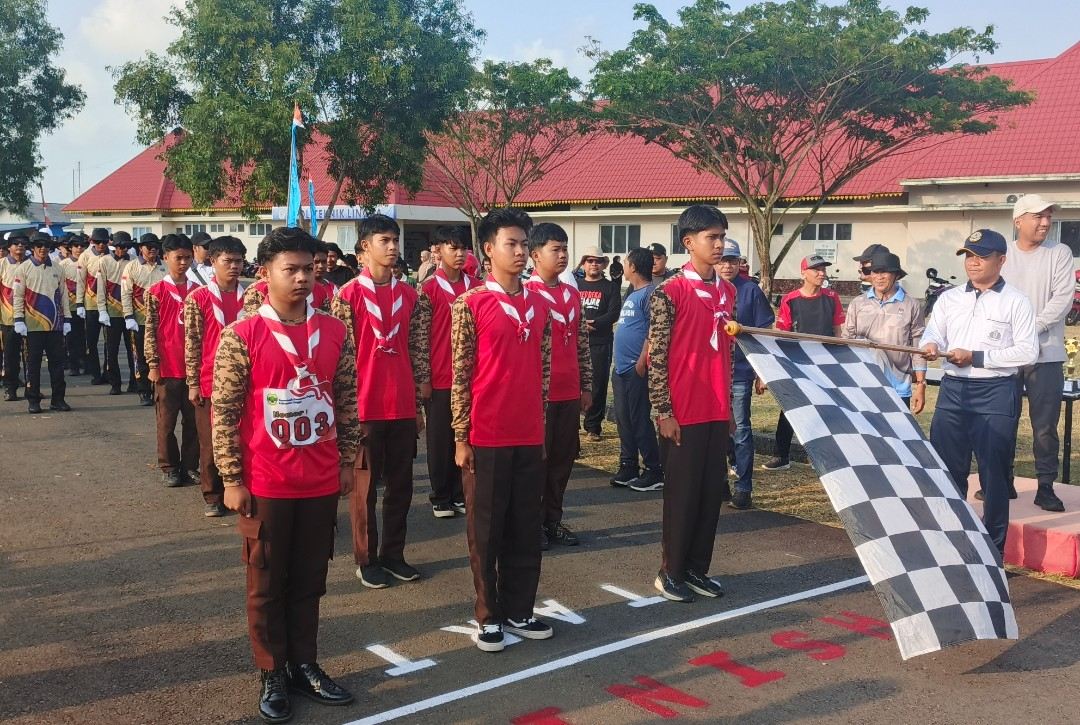 Peserta Gerak Jalan di Kecamatan Singkep | Foto : Zonamu/Wandi