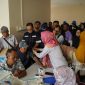Para peserta antusias mengikuti rangkaian pemeriksaan kesehatan sebelum mendonorkan darahnya dalam kegiatan Bulan Bakti HUT ke-50 PT Timah (Persero) Tbk di Gedung Wisma Kundur, Desa Perayun, Kabupaten Karimun | Foto: Zonamu/Humas PT Timah 