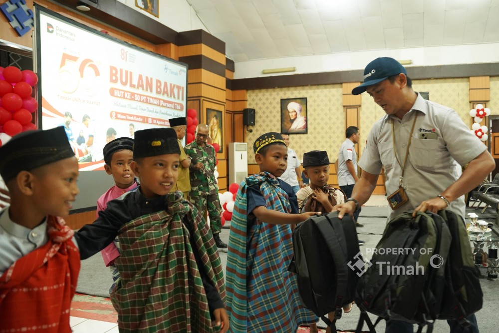 Sejumlah anak ikuti khitanan massal gratis dalam rangkaian Bulan Bakti HUT ke-50 PT Timah (Persero) Tbk di Wisma Timah Kundur, Kabupaten Karimun | Foto: Zonamu/Humas PT Timah