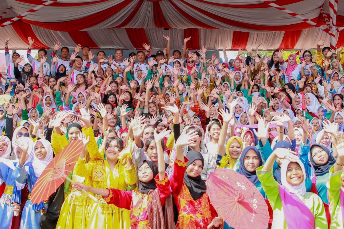 Dataran Engkuputri Berubah Bagai Lautan Penuh Warna | Foto : Zonamu/Ist