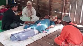 Seorang ayah terbaring uzur menikahkan anaknya | Foto : Zonamu/Humas KUA Senayang