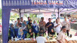 Pangan Murah Polres Lingga Ludes Diserbu Warga Dabo | Foto : Zonamu/Ist