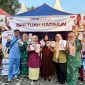 Suasana pelayanan dan konsultasi perbankan di stan PT BPR Tuah Karimun (Perseroda) dalam ajang Karimun Weekend Market di SMPS–SMAS Cahaya Karimun, Sabtu (15/8/2026) | Foto: Zonamu/Humas BPR Tuah Karimun
