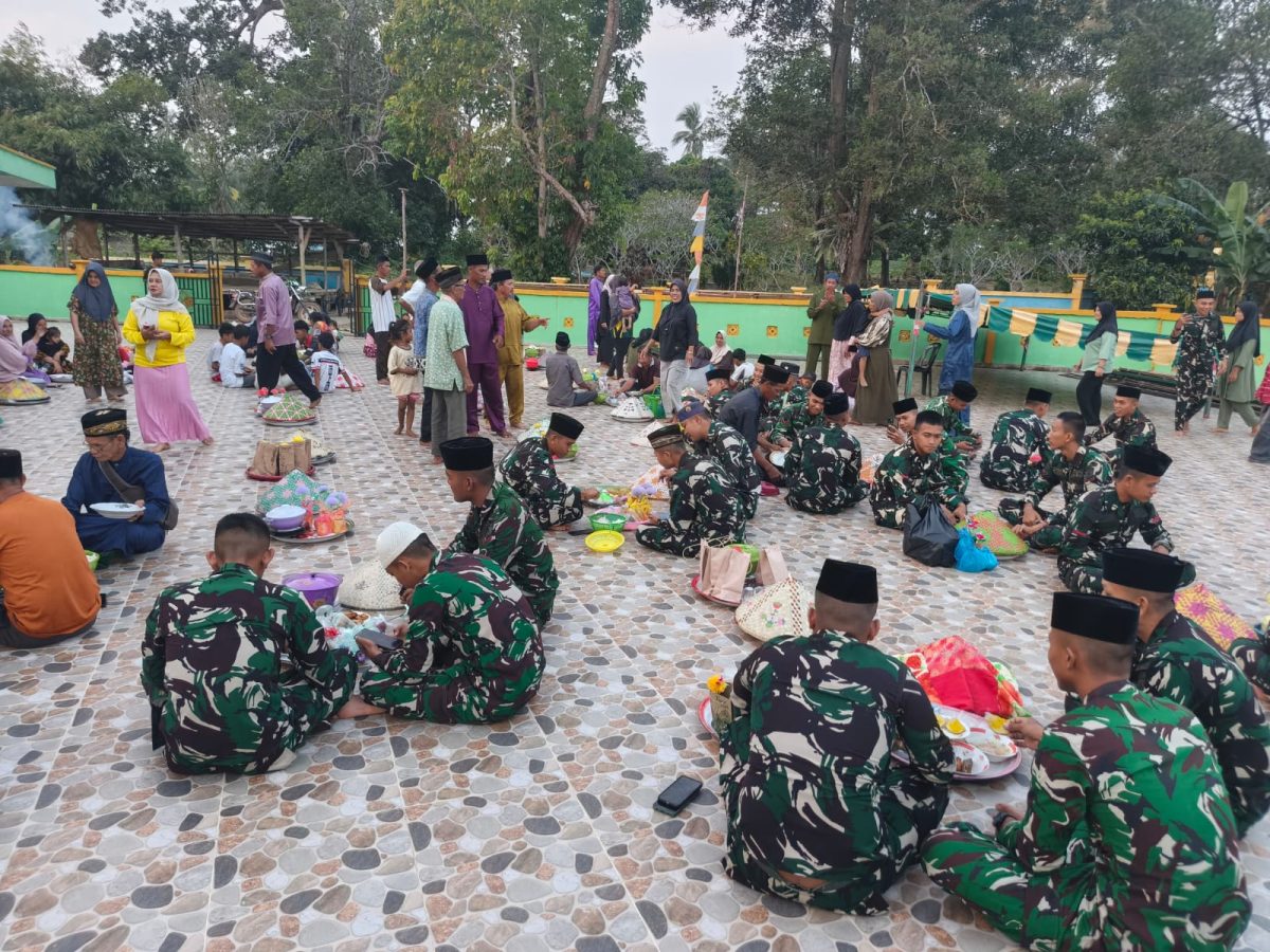 28 Prajurit Yonif Beladau Sakti Hadiri Maulid Nabi di Pengkalan Buluh (Foto : Zonamu/Ist)