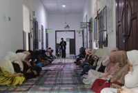 Ustad M. Yani saat memberikan tausyiah kepada pegawai Dinkes Lingga | Foto : Zonamu/Ist