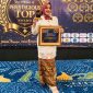 Direktur Utama, Siska Naritasari, S.E berhasil membawa BPR Tuah Karimun (Perseroda) mendapatkan penghargaan Prestigious Top Award dalam ajang Award Ceremony, Satu Prestasi Sejuta Inspirasi di Yogyakarta, Jumat (21/8/2026) | Foto: Zonamu/Humas BPR Tuah Karimun