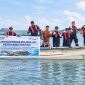PT Timah Tbk Division Kundur Area bersama Pemerintah Desa Gemuruh dan nelayan setempat melepas 1.000 bibit kepiting bakau di perairan Kundur, Kepulauan Riau | Foto: Zonamu/Humas PT Timah