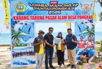 PT Timah Tbk kembali hadir memberikan dukungan penuh dalam suksesnya Lomba Mancing #2 Pantai Pongkar 2026 di Kabupaten Karimun | Foto: Zonamu/Humas PT Timah