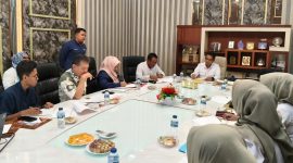 Bupati Karimun memimpin Rapat Umum Pemegang Saham Luar Biasa PT BPR Tuah Karimun (Perseroda). Pemegang saham resmi menetapkan Siska Naritasari sebagai Direktur Utama guna memperkuat tata kelola, kinerja keuangan, dan efisiensi bank daerah ke depan | Foto: Zonamu/Humas BPR Tuah Karimun