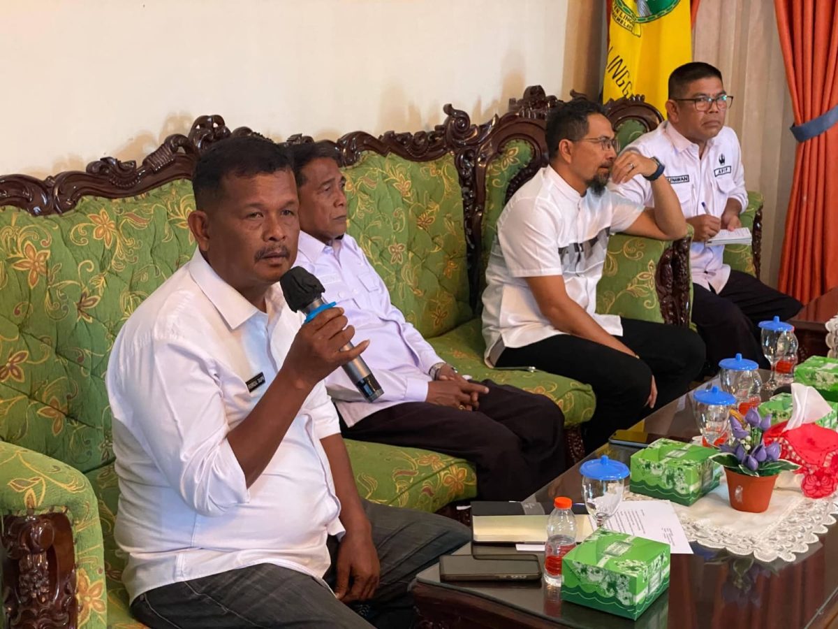 Kadisperindagkop UKM Lingga saat memberikan pengarahan | Foto : Zonamu/Ist