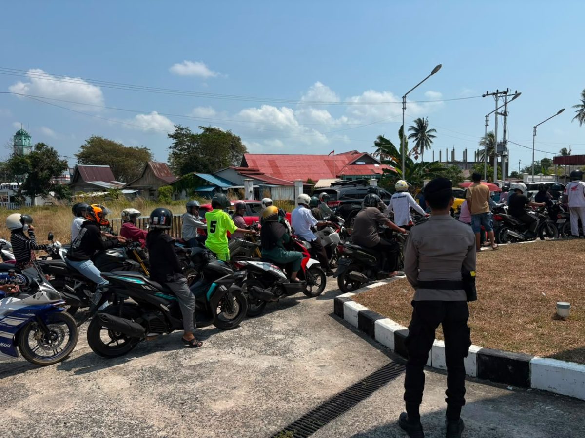 Antrian BBM di SPBU Dabo Singkep | Foto : Zonamu/Ist
