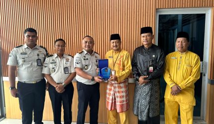 Kepala Rutan Kelas IIB Tanjungbalai Karimun, Yoga Hadhi Wijaya menerima kunjungan perwakilan Kantor Kemenag Kabupaten Karimun | Foto: Zonamu/Humas Rutan