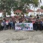 PT BPR Tuah Karimun turut serta menyukseskan Gerakan Wisata Bersih di Pantai Pelawan bersama Bupati Karimun, Ing Iskandarsyah dan seluruh elemen masyarakat | Foto: Zonamu/Humas BPR Tuah Karimun