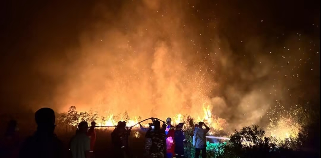 Potret Karhutla di wilayah Desa Setawa Singkep Barat, Lingga | Foto : Zonamu/Ist