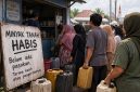 Ilustrasi kelangkaan Minyak Tanah | Foto : Zonamu/AI