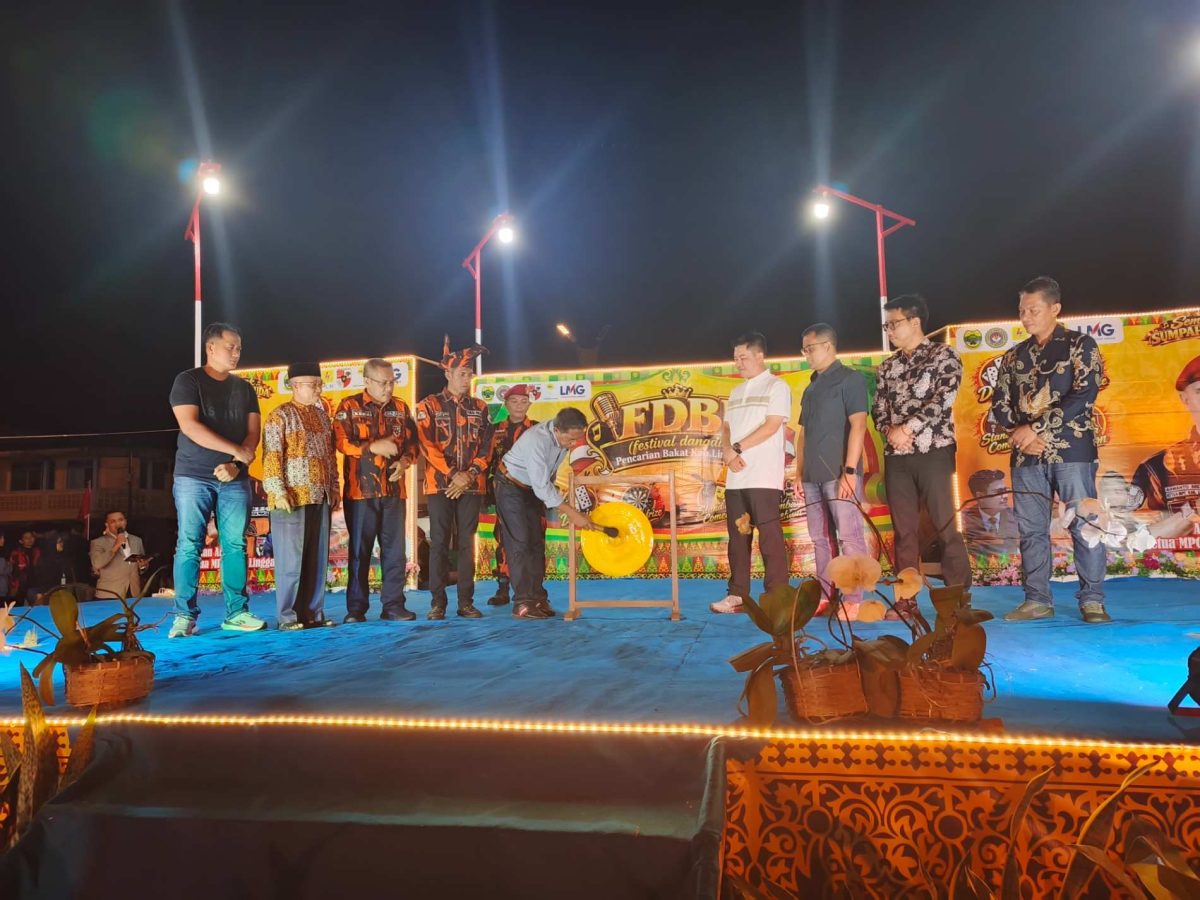 Pembukan Festival Dangdut Pencarian Bakar Kabupaten Lingga Resmi digelar | Foto : Zonamu/Wandi