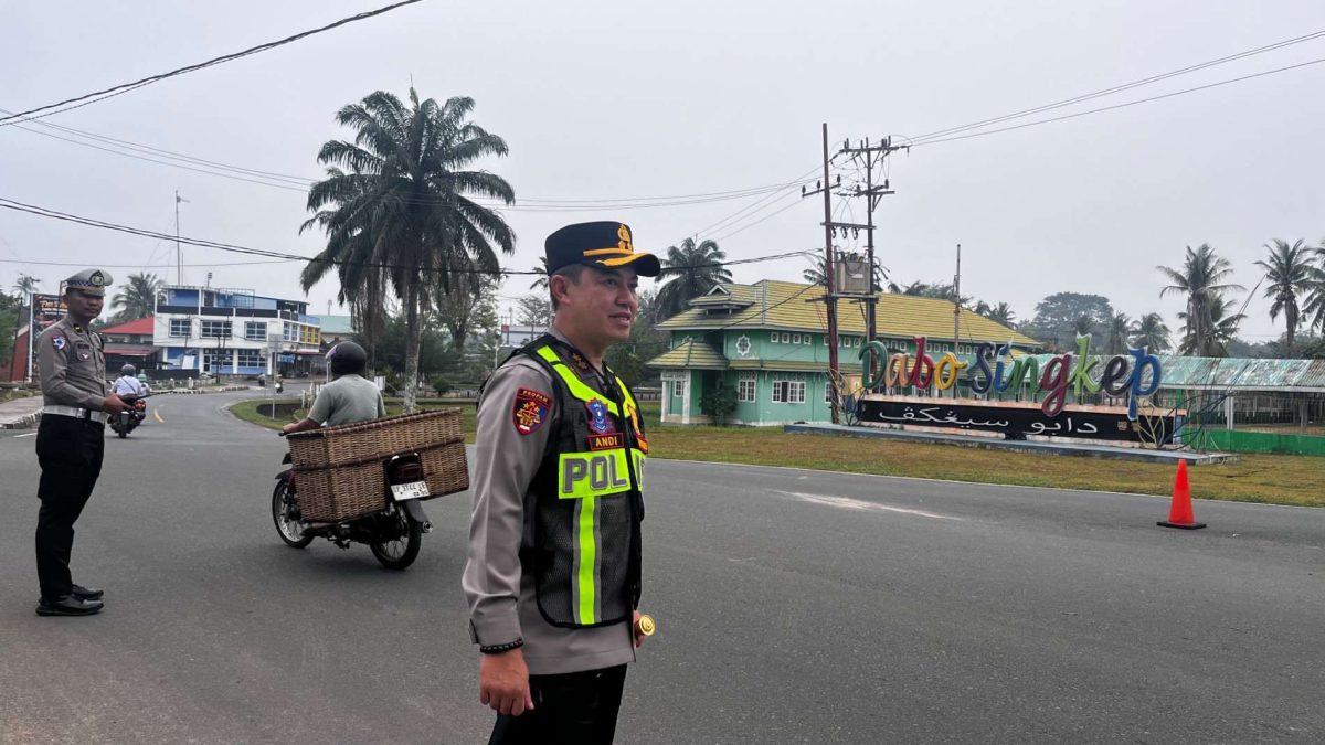 Kapolres Lingga AKBP Ahmad Andi Suryadi saat memantau langsung operasi seligi 2026 | Foto : Humas Polres Lingga