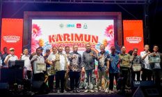 Serahkan Hadiah Pemenang Pordi CUP I Karimun, Wagub Kepri: Domino Olahraga Kerakyatan Berprospek Atlet