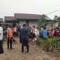Ikan Mati di Kolong Dabo Lama, Lurah dan Warga Gelar Gotong Royong | Foto : Zonamu/Ist